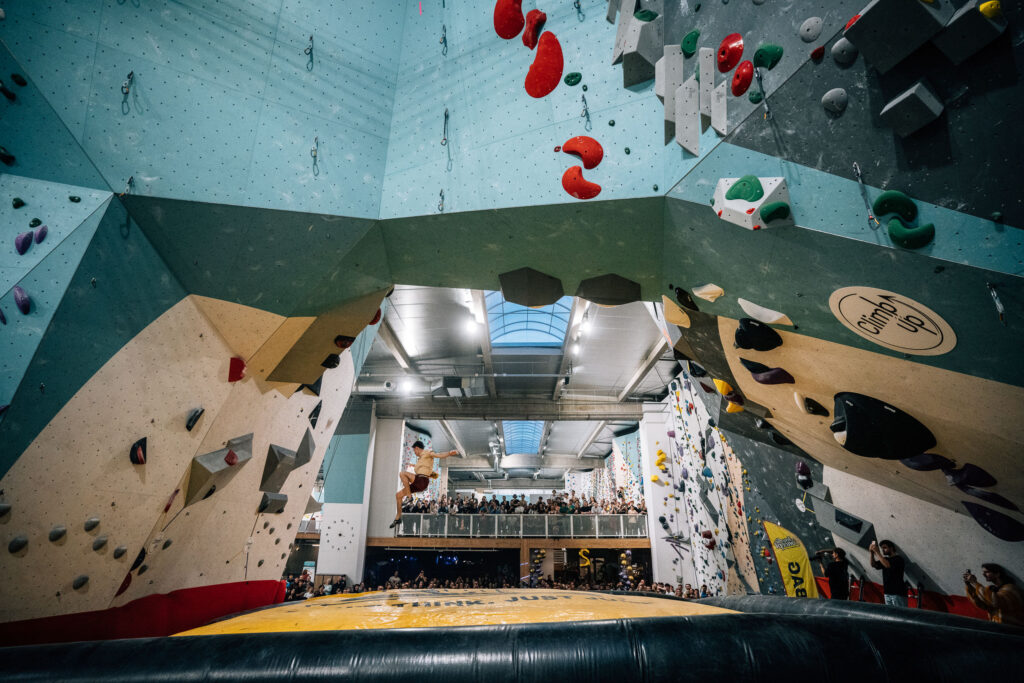 Climb Up Aubervilliers