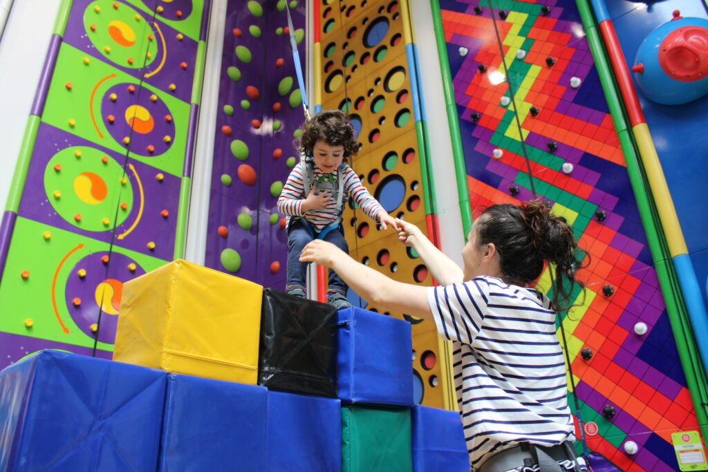 Climb Up Aubervilliers