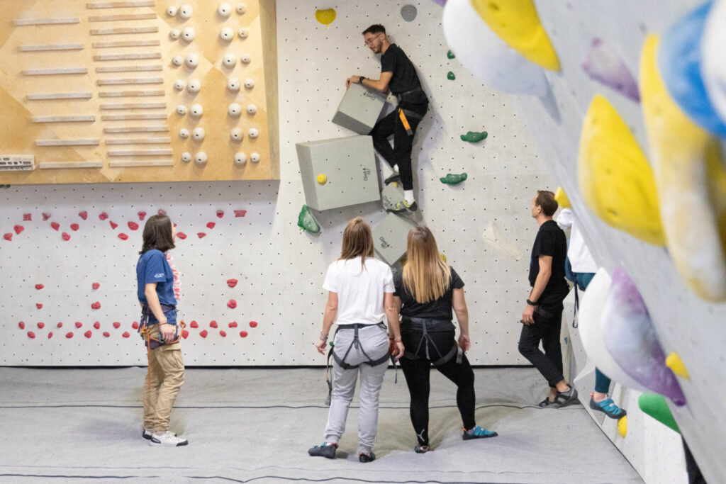 Climb Up Aubervilliers